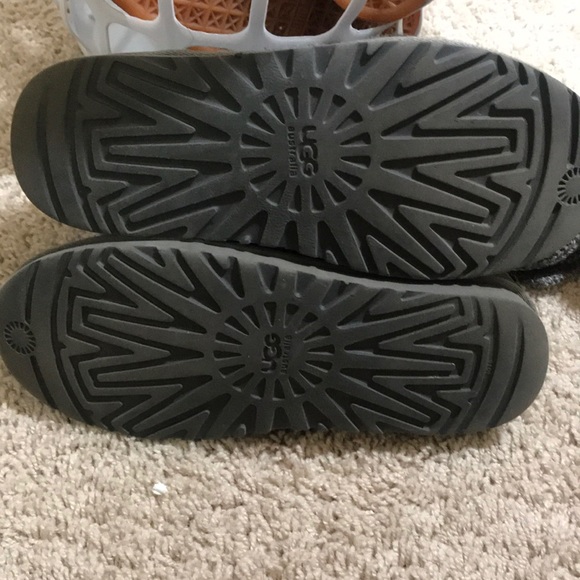 Sweater grey uggs authentic - Picture 3 of 3